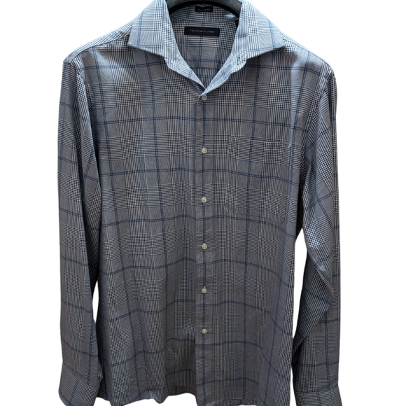 Tommy Hilfiger button up - Picture 5 of 10